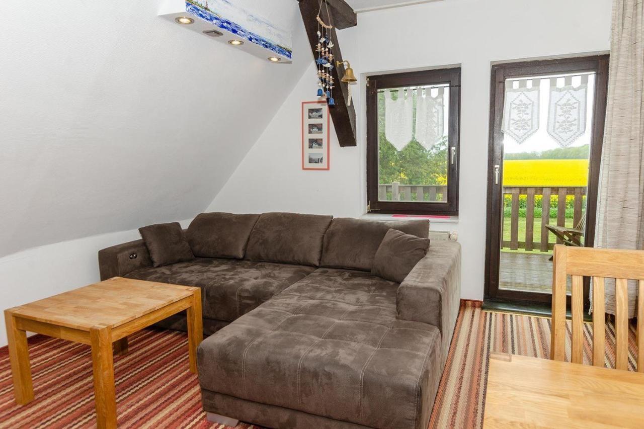 3-R-Ferienwohnung-Fuer-4-Personen-In-Schaprode-Auf-Ruegen-Zi3 외부 사진